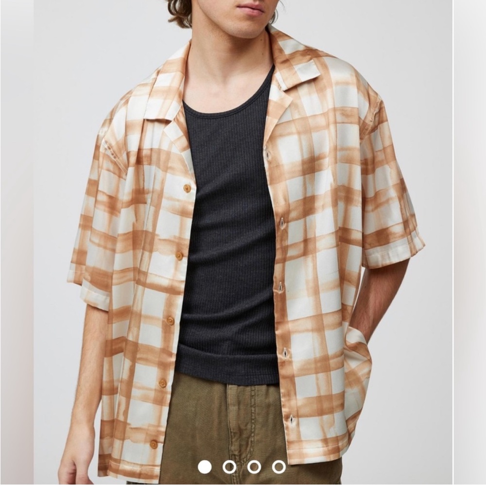 Urban Outfitters Men's Standard Cloth
Kylian Tan Check Shirt Size Medium NWT